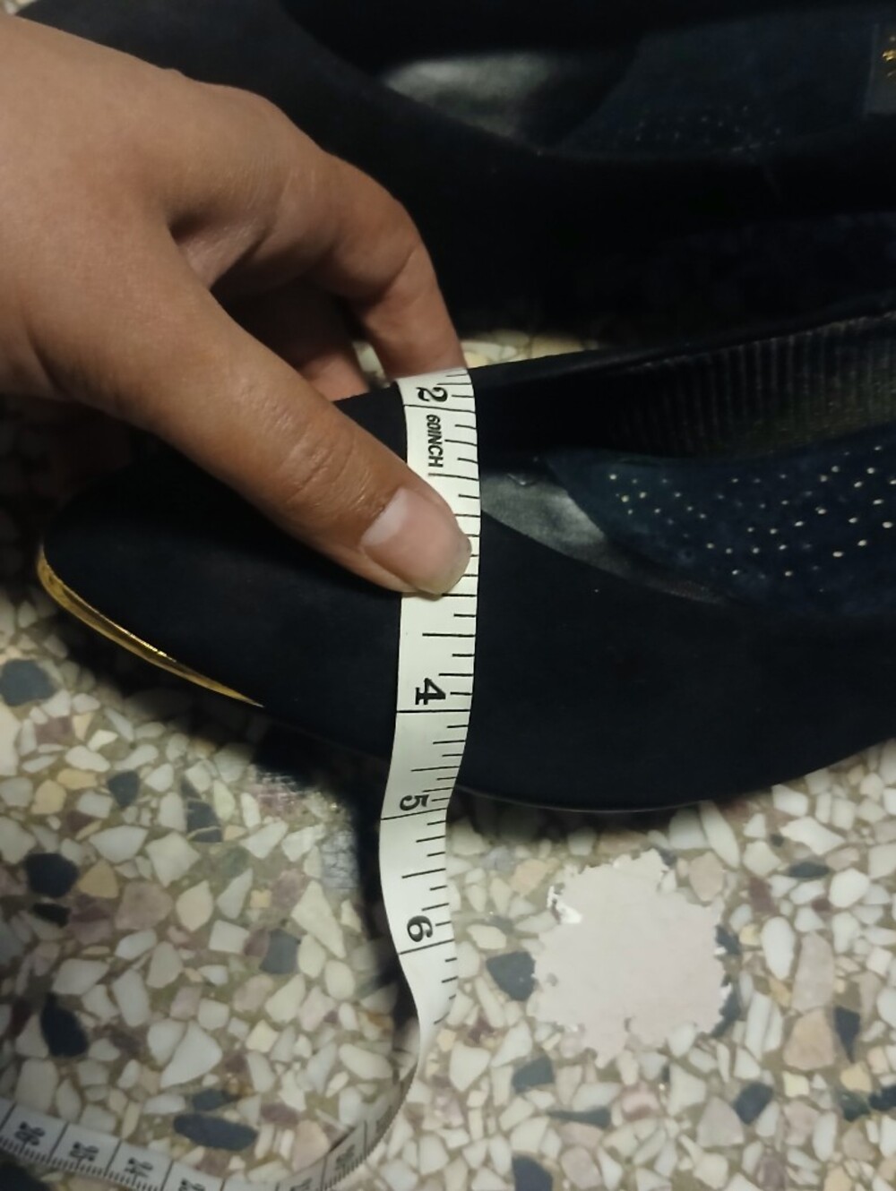 Vintage Vanna White, Black With Gold Trim Kitten Heels Size 9 - Picture 10 of 11